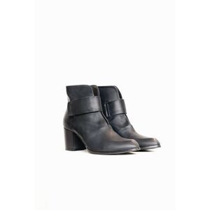 Coclico Oju Boot Black size 39 / 8 Leather Heeled